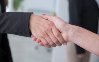 La Confederación y Serlomed sellan un acuerdo de colaboración